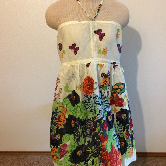 Dresses & Skirts - White floral dress - size small